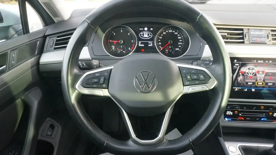 VOLKSWAGEN Passat -