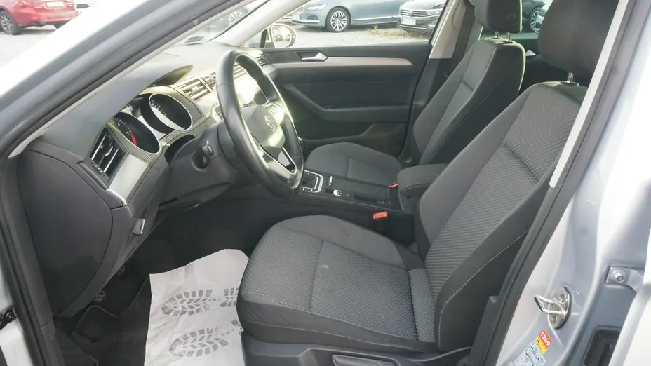 VOLKSWAGEN Passat -