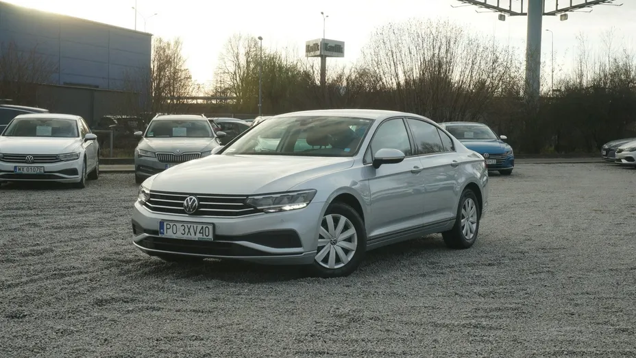 VOLKSWAGEN Passat -