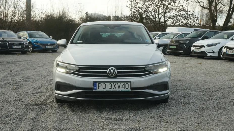 VOLKSWAGEN Passat -