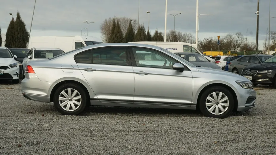 VOLKSWAGEN Passat -