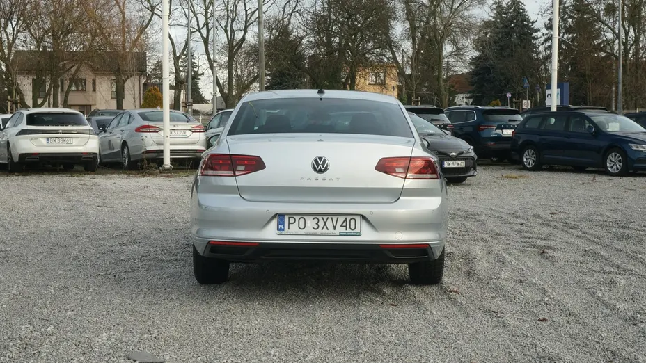 VOLKSWAGEN Passat -