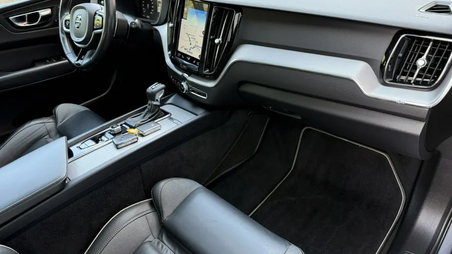 VOLVO XC60 -