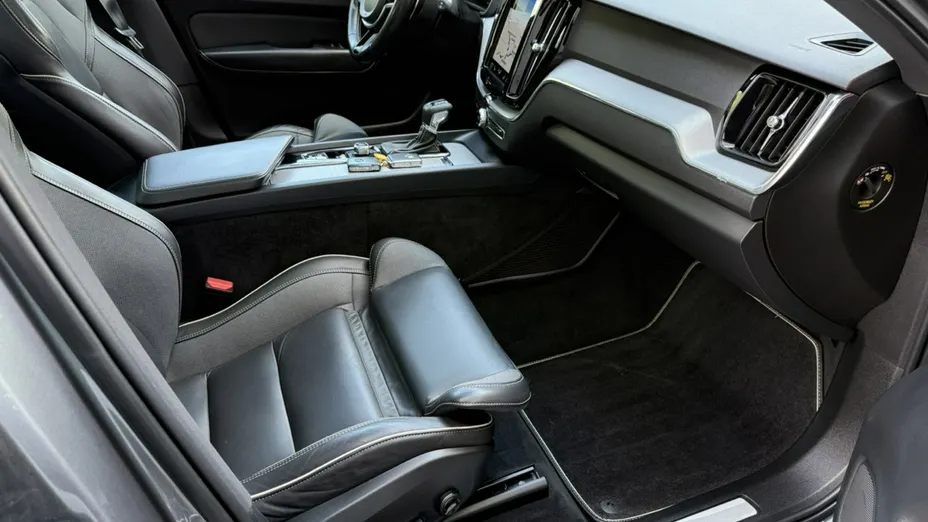 VOLVO XC60 -