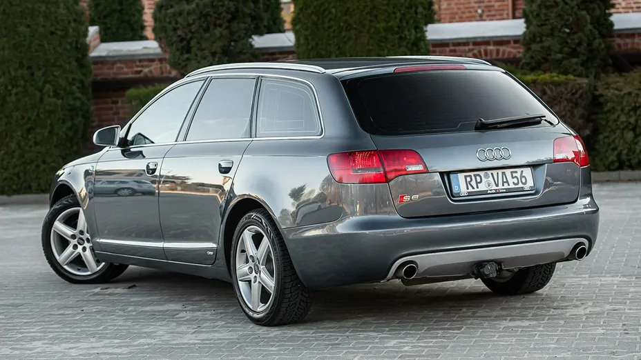 AUDI A6 -
