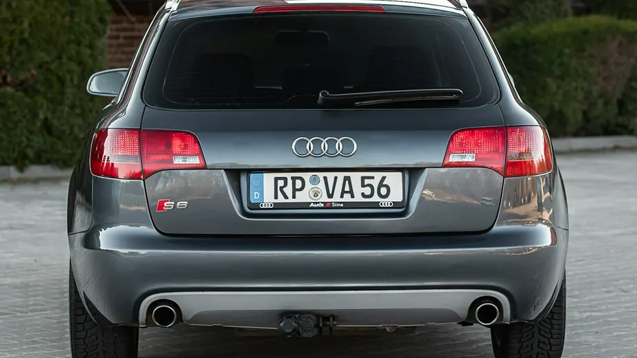 AUDI A6 -