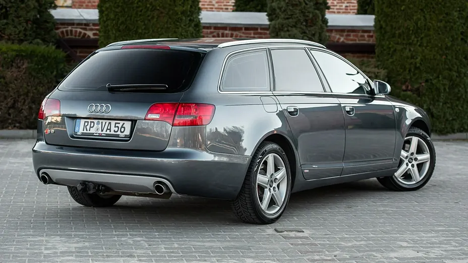 AUDI A6 -