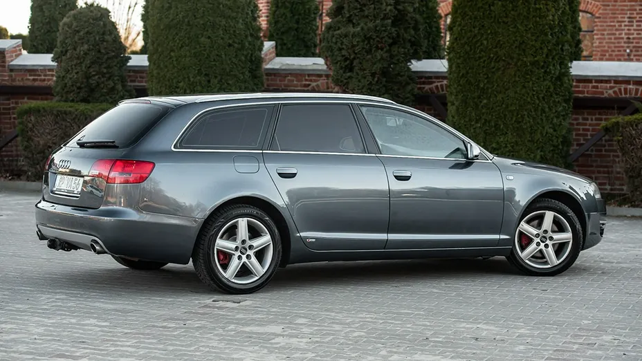 AUDI A6 -