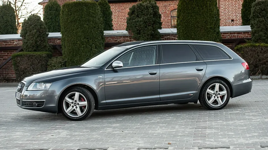 AUDI A6 -