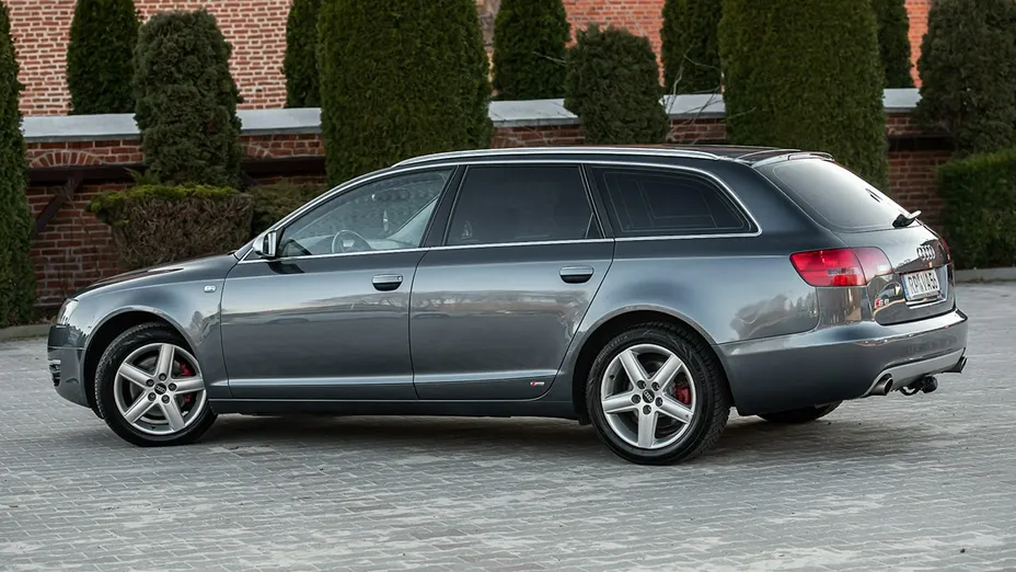 AUDI A6 -