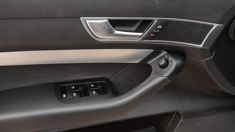 AUDI A6 -