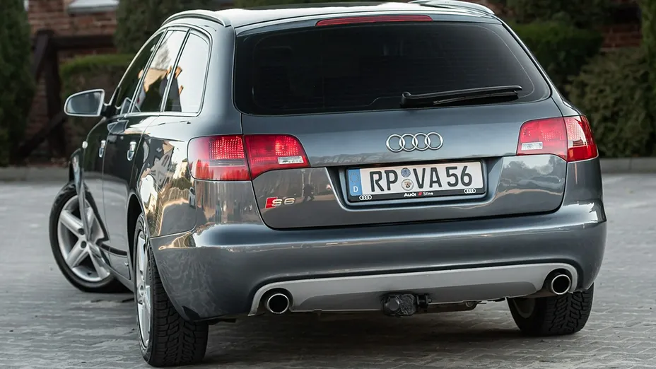 AUDI A6 -
