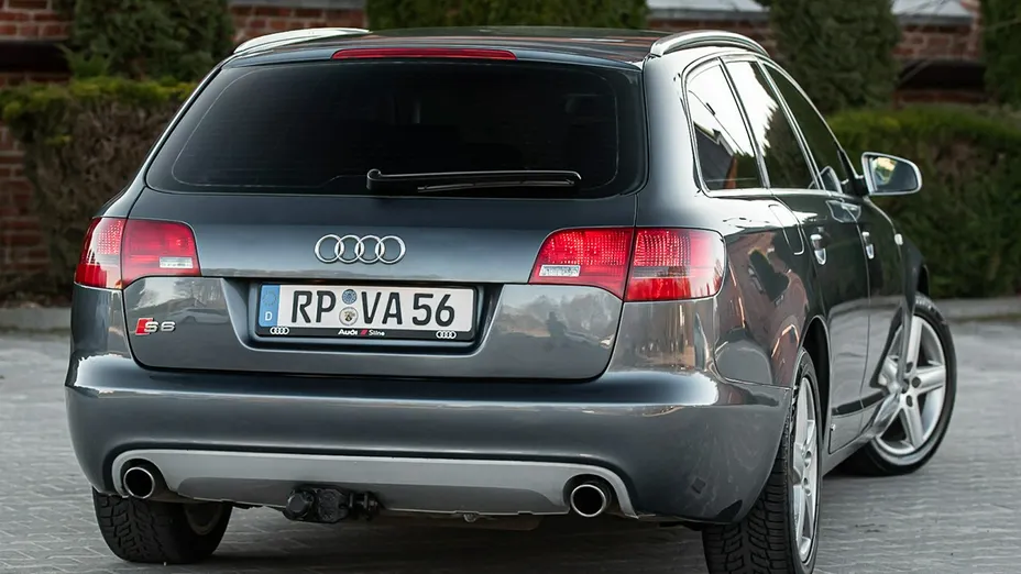 AUDI A6 -