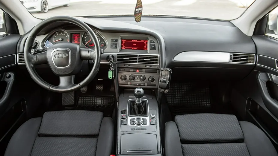 AUDI A6 -