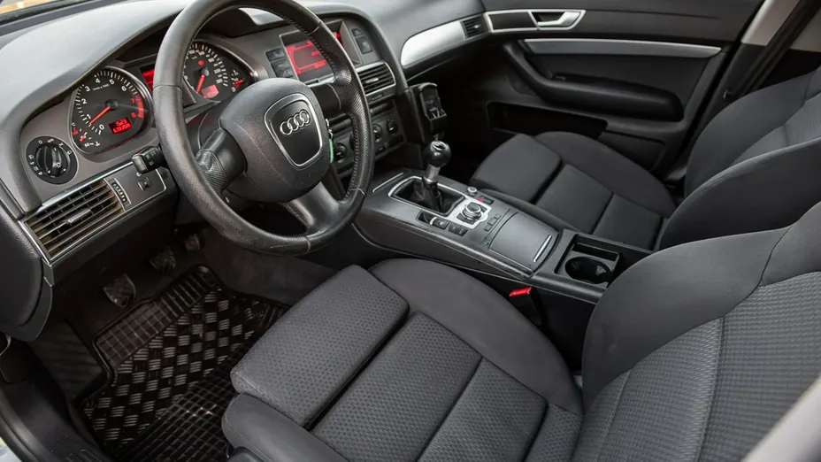 AUDI A6 -