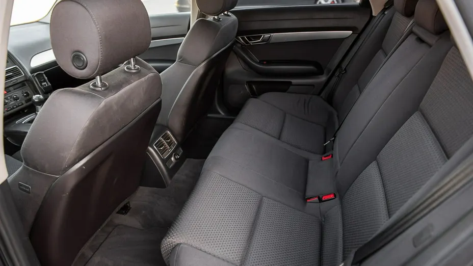 AUDI A6 -