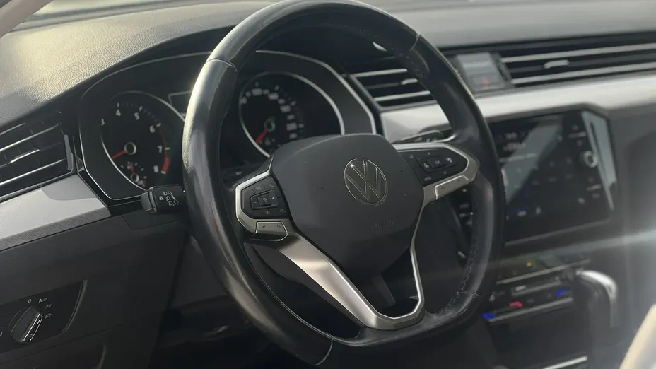 VOLKSWAGEN Passat -