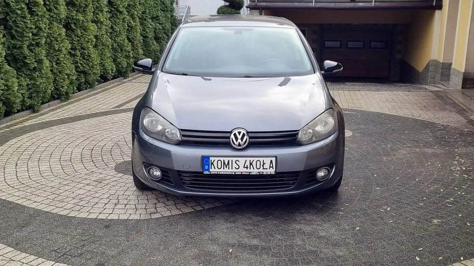 VOLKSWAGEN Golf -