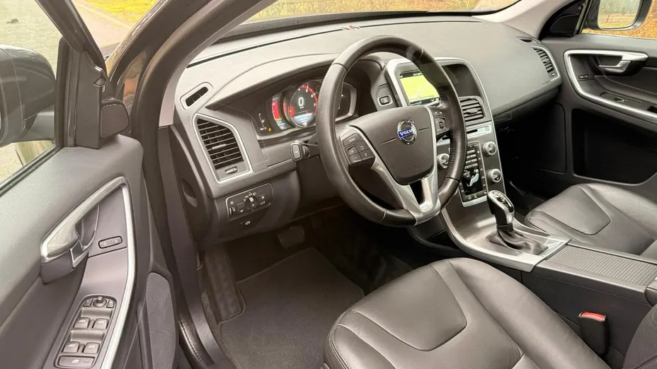 VOLVO XC60 -