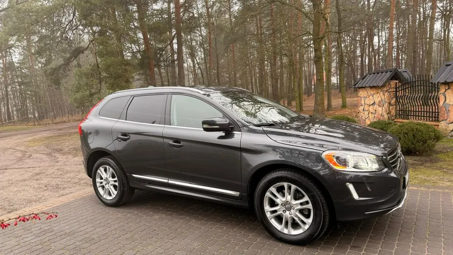 VOLVO XC60 -