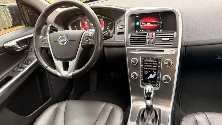 VOLVO XC60 -