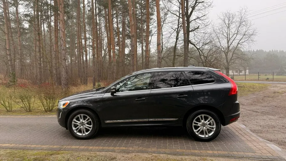 VOLVO XC60 -
