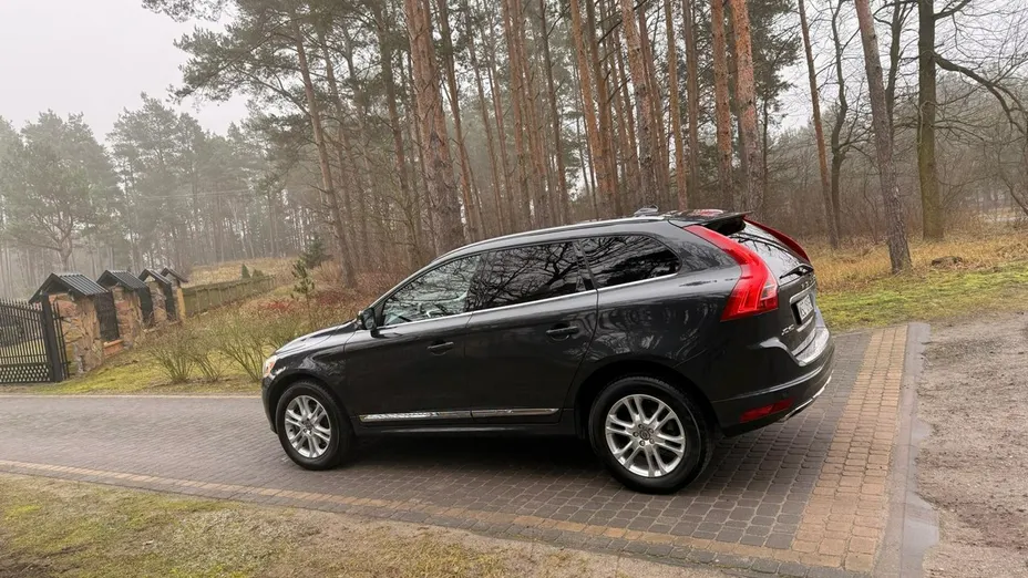VOLVO XC60 -