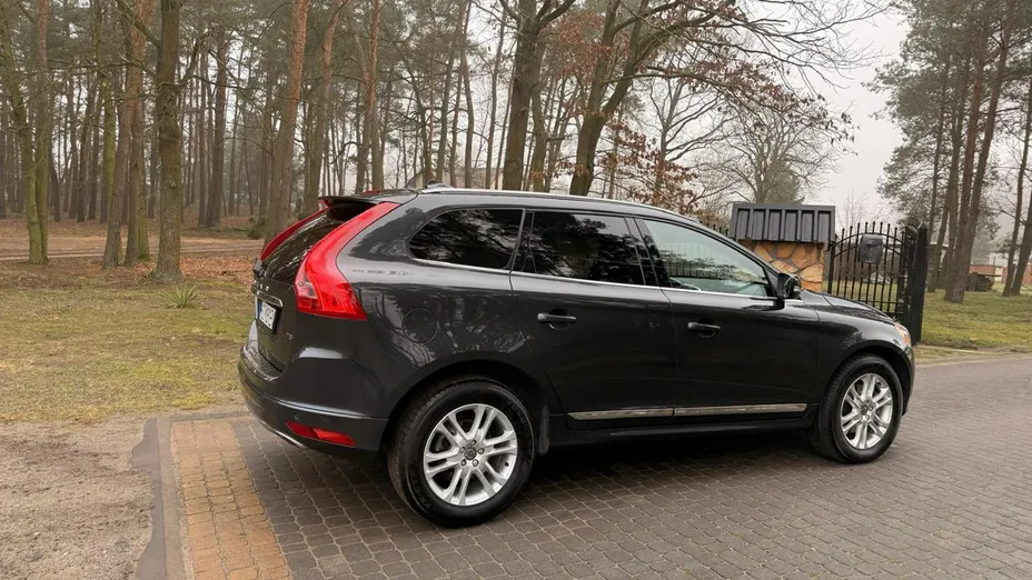 VOLVO XC60 -