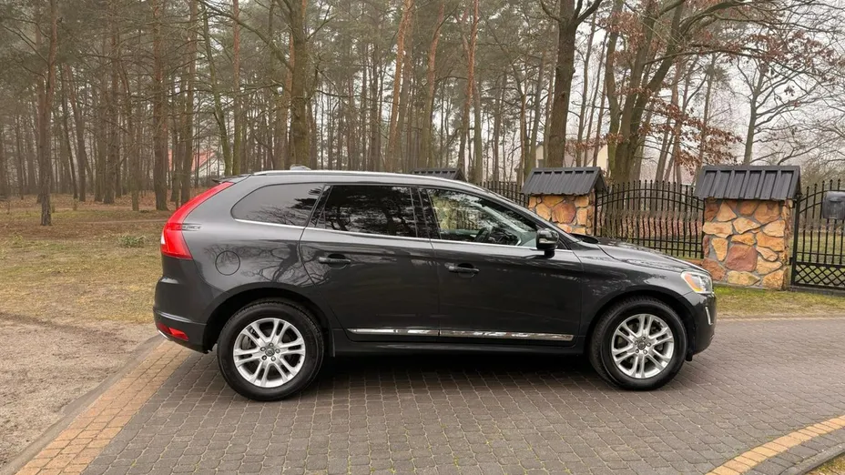 VOLVO XC60 -