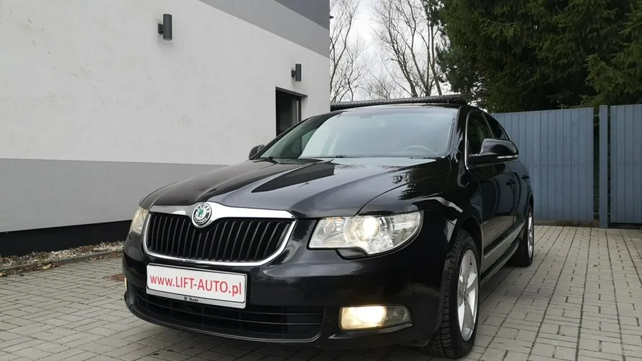SKODA Superb -