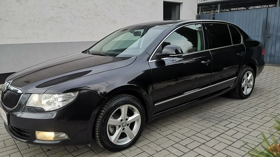 SKODA Superb -