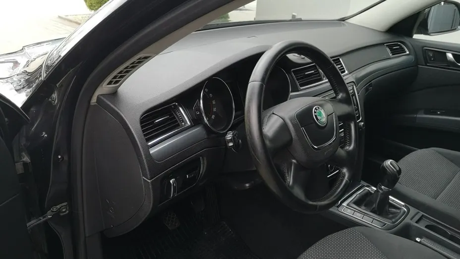 SKODA Superb -