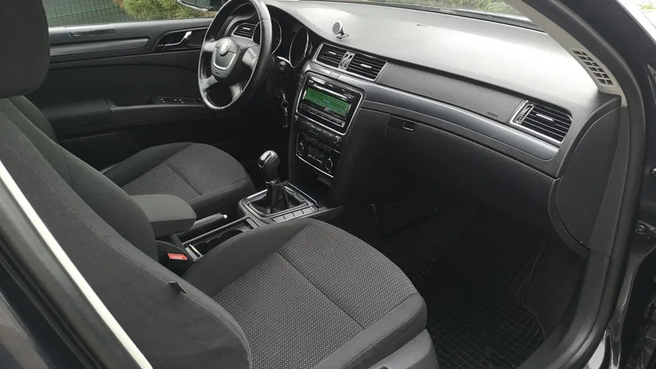 SKODA Superb -