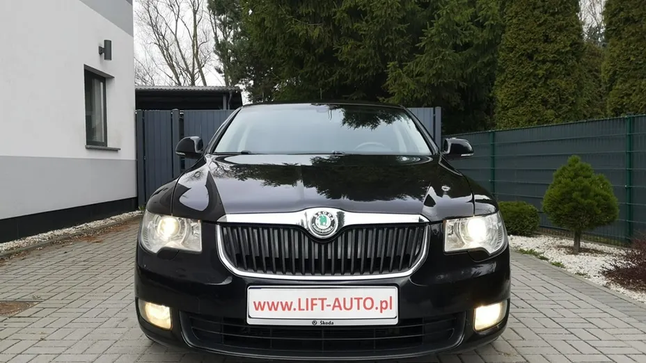 SKODA Superb -