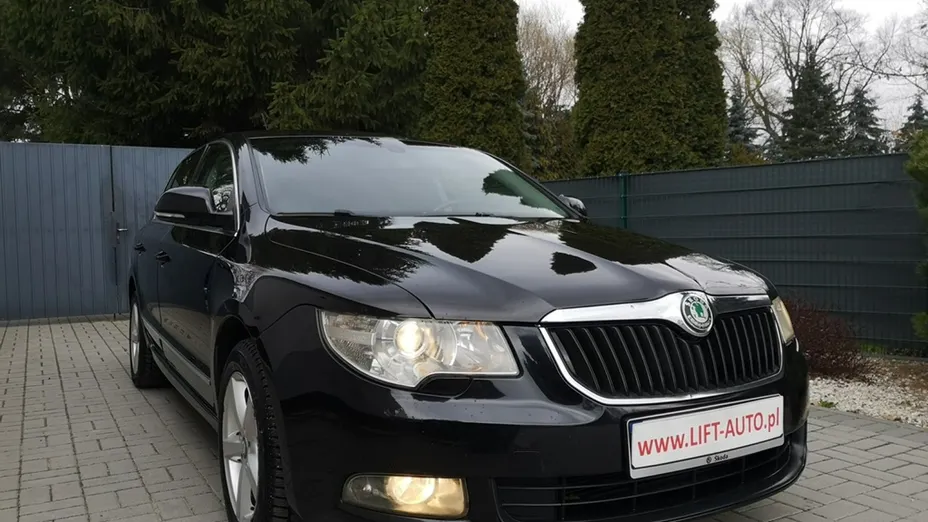 SKODA Superb -