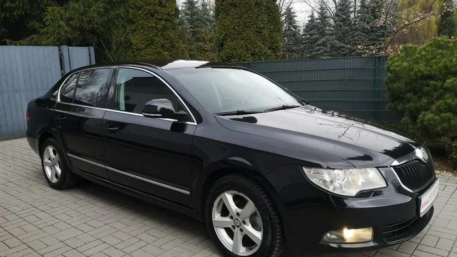 SKODA Superb -