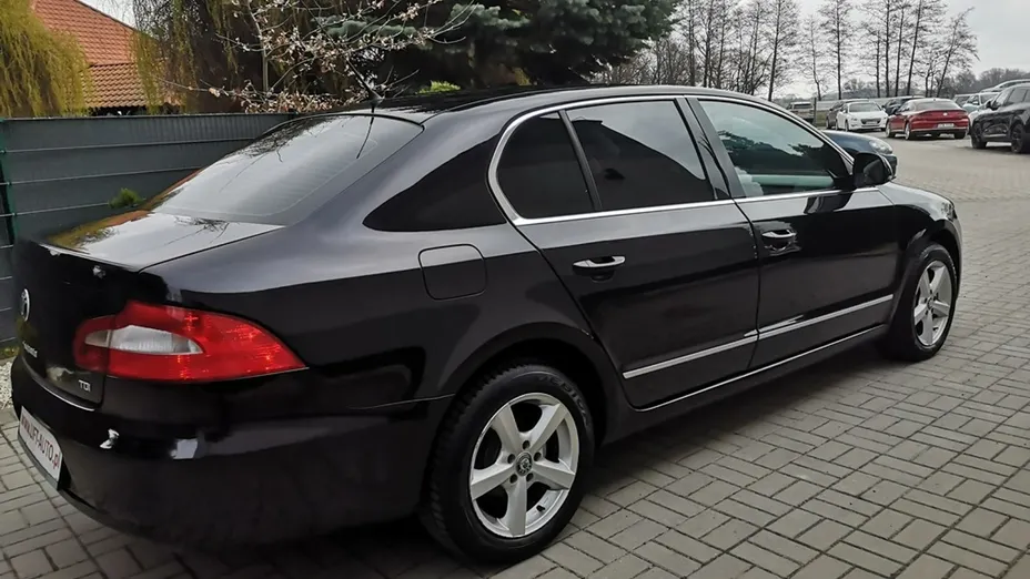 SKODA Superb -