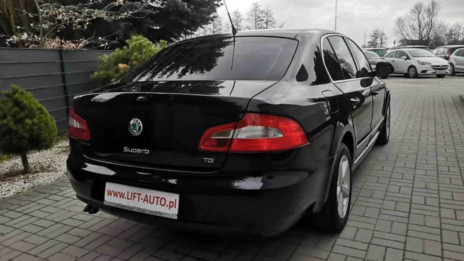 SKODA Superb -