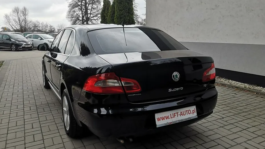 SKODA Superb -