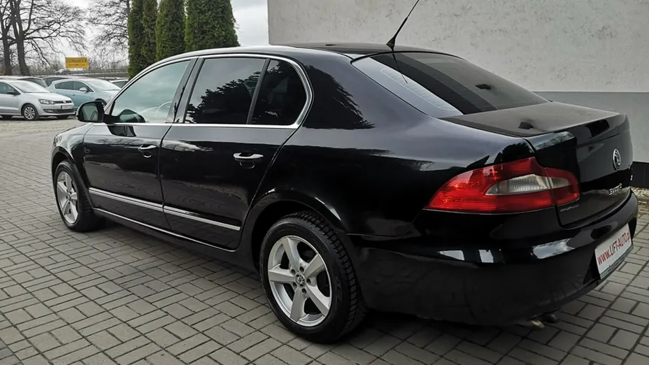 SKODA Superb -