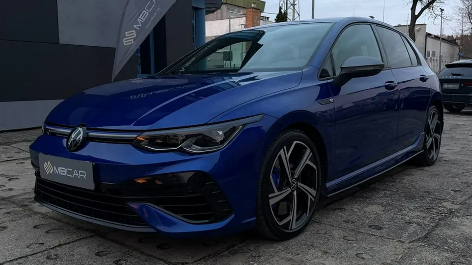 VOLKSWAGEN Golf -