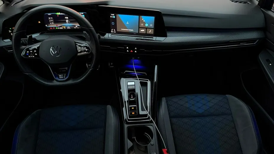 VOLKSWAGEN Golf -