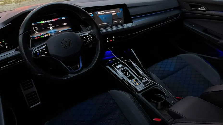 VOLKSWAGEN Golf -