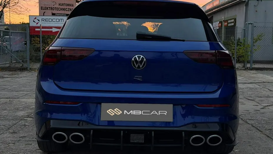 VOLKSWAGEN Golf -