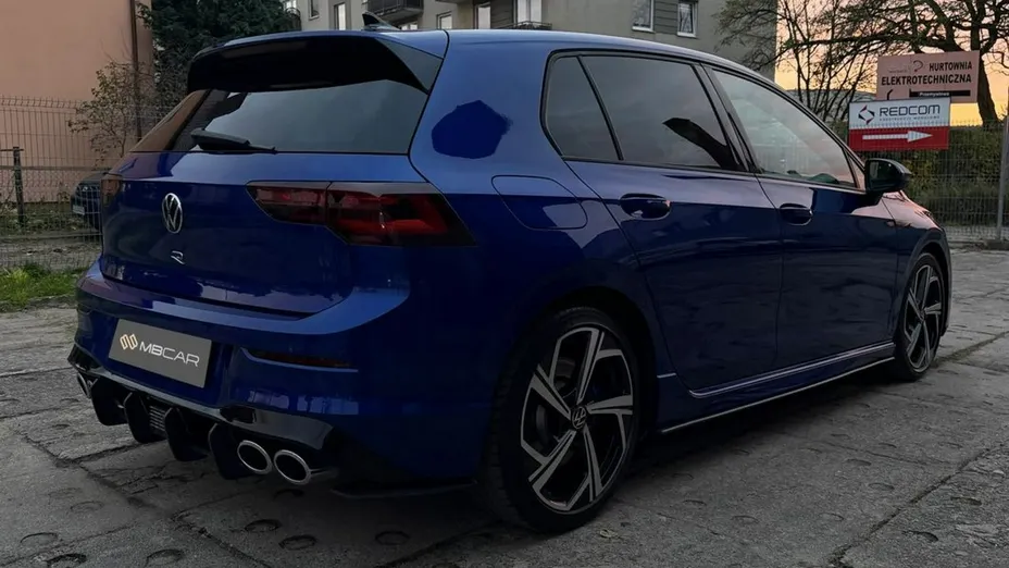 VOLKSWAGEN Golf -