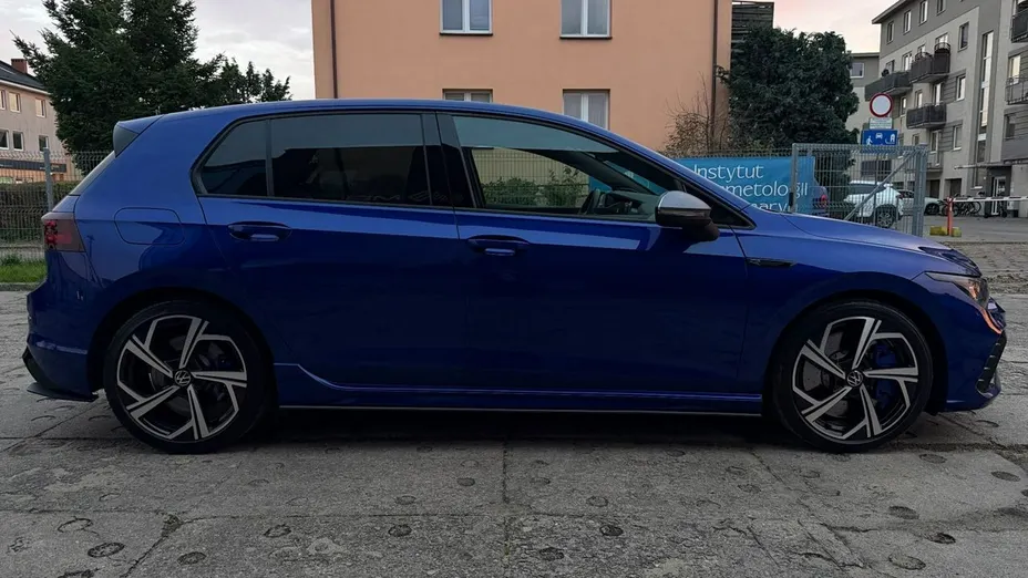 VOLKSWAGEN Golf -