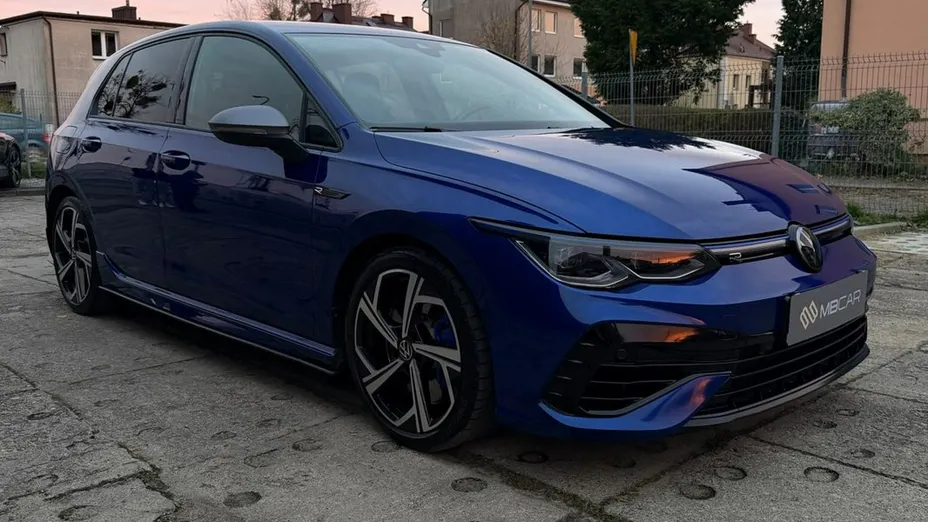VOLKSWAGEN Golf -