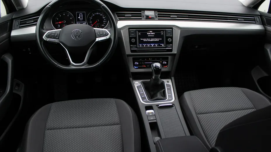 VOLKSWAGEN Passat -