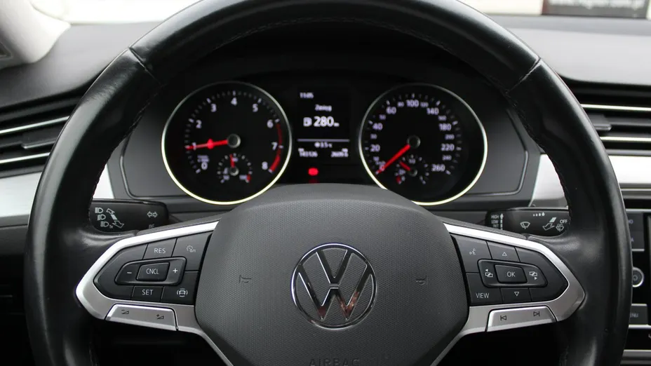 VOLKSWAGEN Passat -