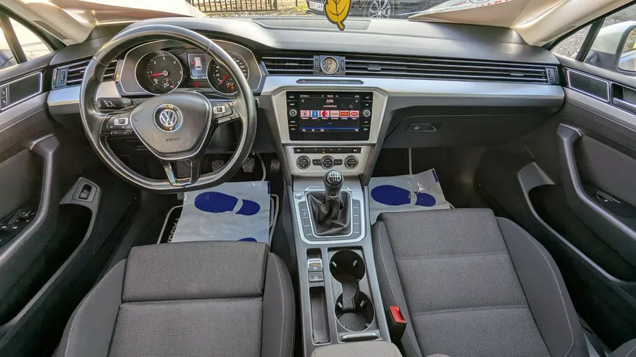 VOLKSWAGEN Passat -